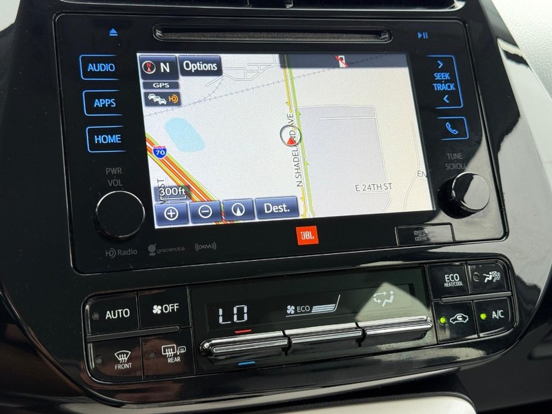 Toyota Prius Vehicle Image 16