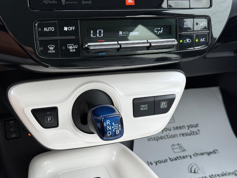 Toyota Prius Vehicle Image 18