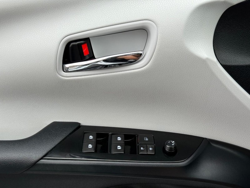 Toyota Prius Vehicle Image 23