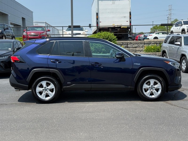Toyota RAV4 Hybrid Vehicle Image 02