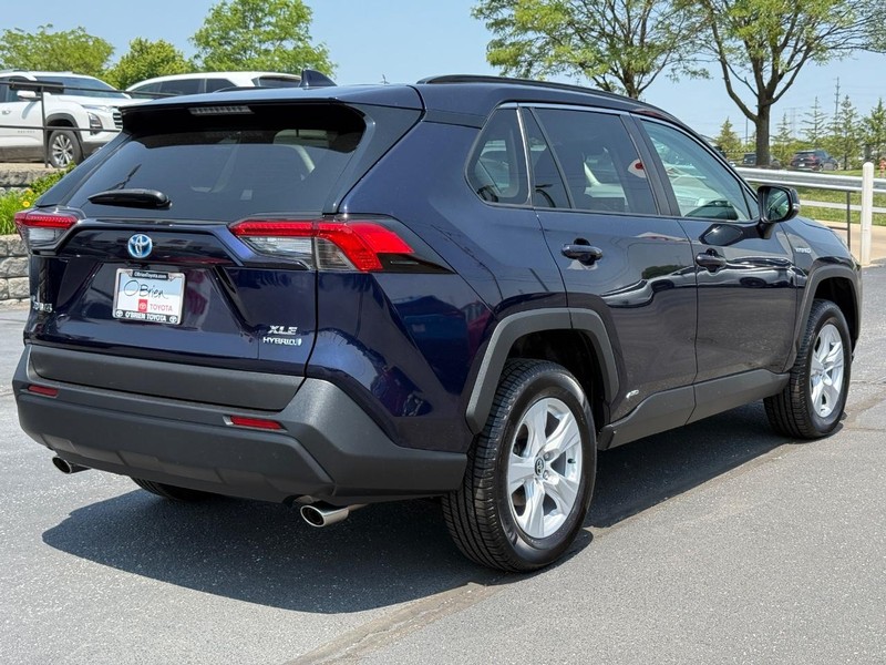 Toyota RAV4 Hybrid Vehicle Image 03