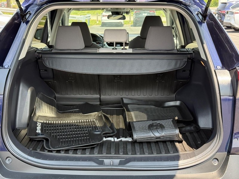 Toyota RAV4 Hybrid Vehicle Image 06