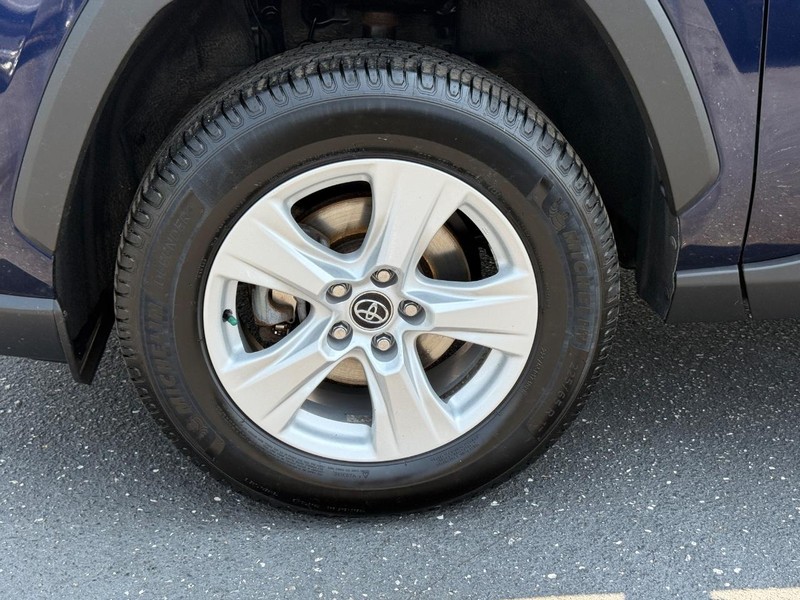 Toyota RAV4 Hybrid Vehicle Image 07