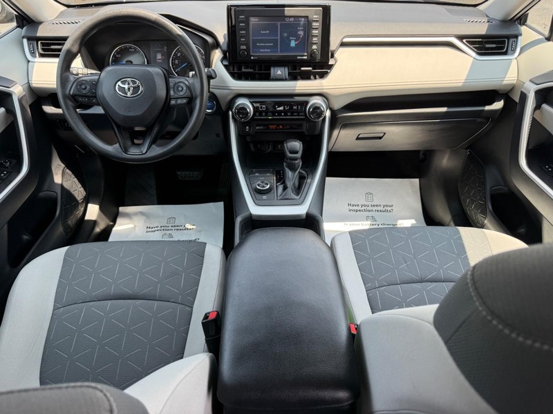 Toyota RAV4 Hybrid Vehicle Image 11