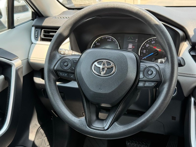 Toyota RAV4 Hybrid Vehicle Image 12