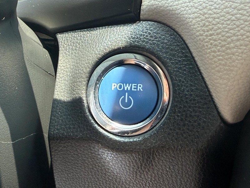Toyota RAV4 Hybrid Vehicle Image 15