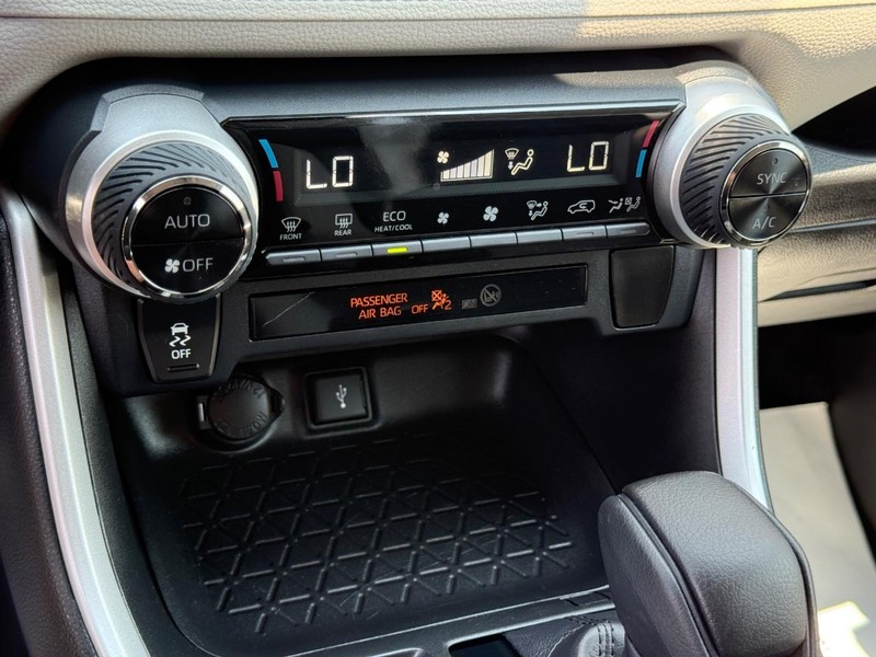 Toyota RAV4 Hybrid Vehicle Image 18