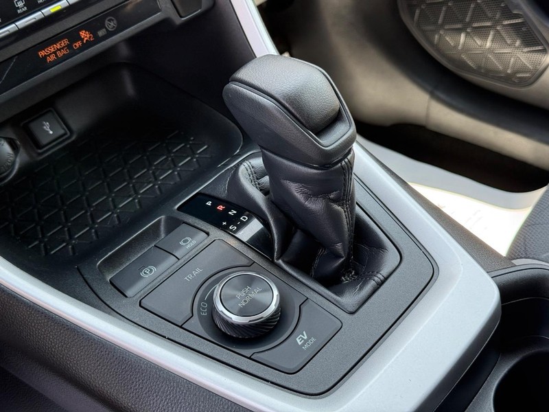 Toyota RAV4 Hybrid Vehicle Image 19