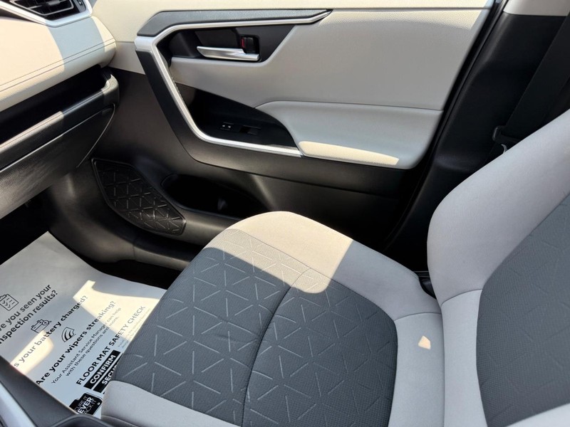 Toyota RAV4 Hybrid Vehicle Image 20