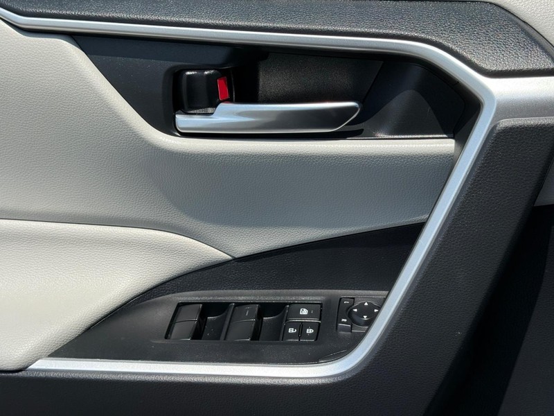 Toyota RAV4 Hybrid Vehicle Image 23