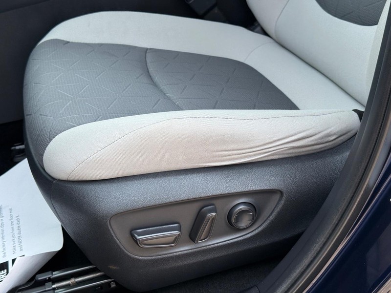 Toyota RAV4 Hybrid Vehicle Image 24