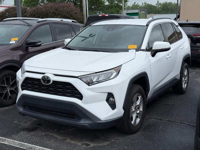 Toyota RAV4 Vehicle Image 02