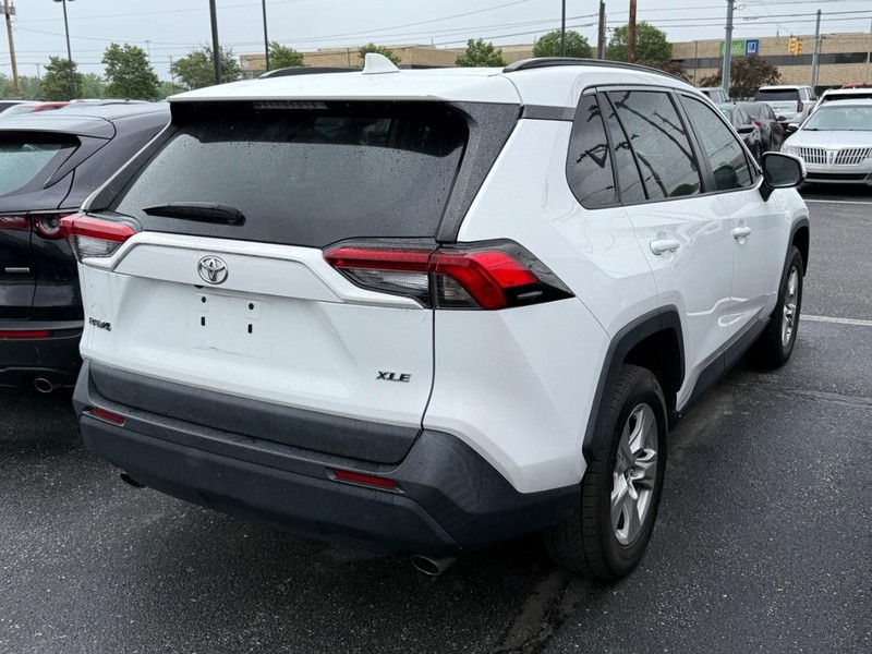 Toyota RAV4 Vehicle Image 04