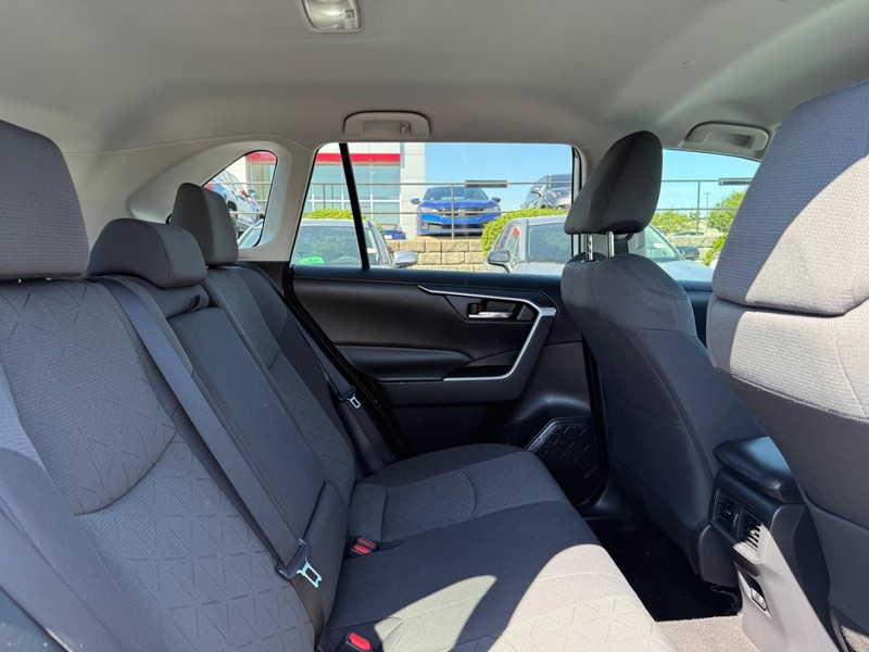 Toyota RAV4 Vehicle Image 10