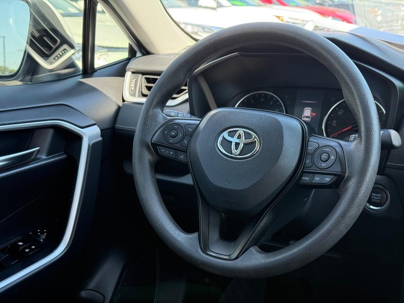 Toyota RAV4 Vehicle Image 12