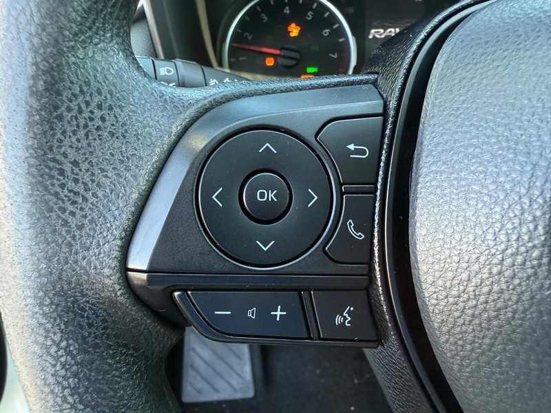 Toyota RAV4 Vehicle Image 13