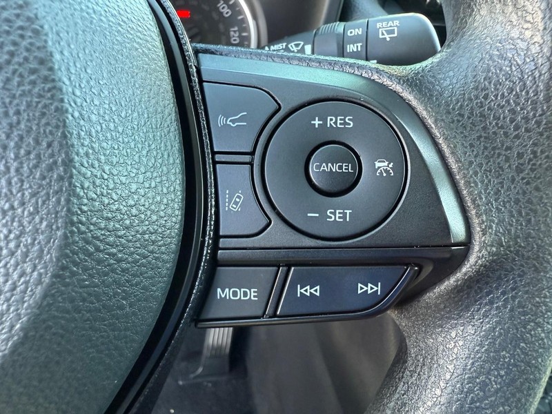 Toyota RAV4 Vehicle Image 14