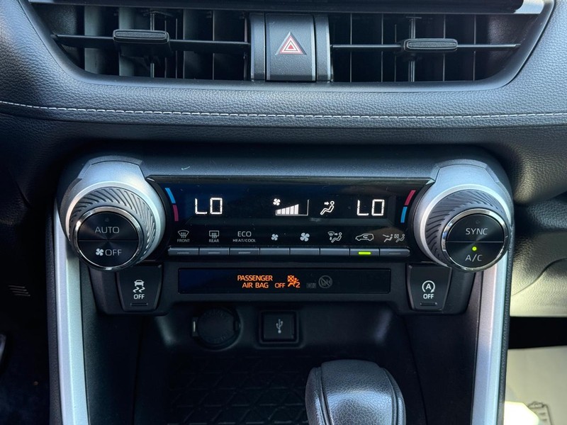 Toyota RAV4 Vehicle Image 18