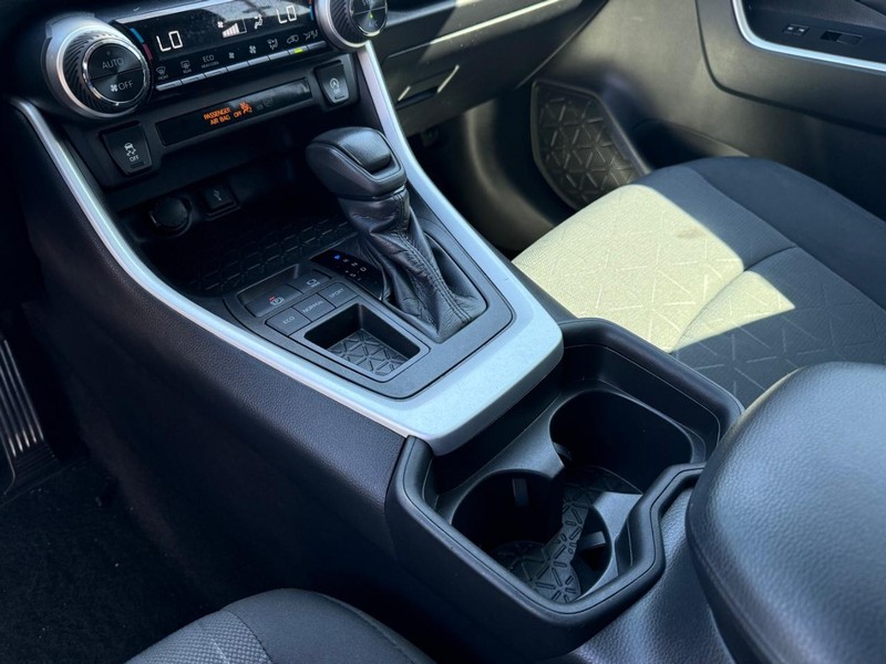 Toyota RAV4 Vehicle Image 19