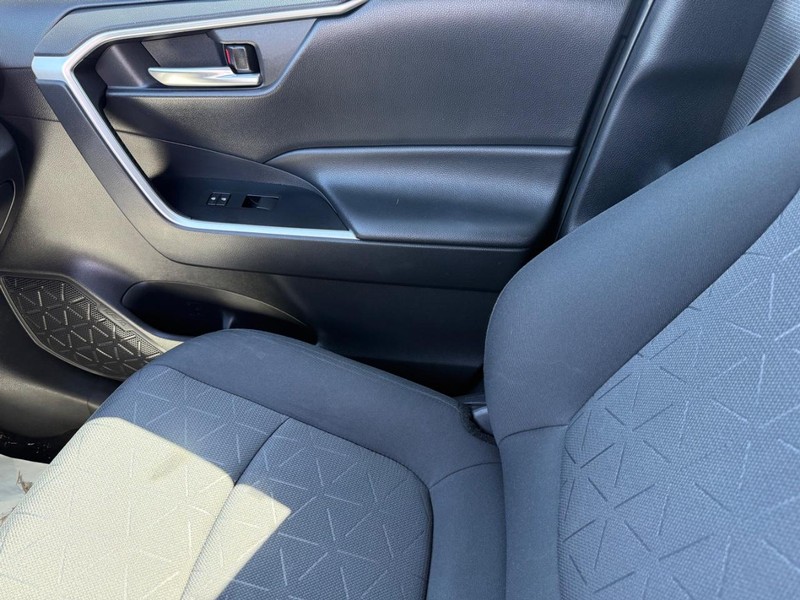 Toyota RAV4 Vehicle Image 20