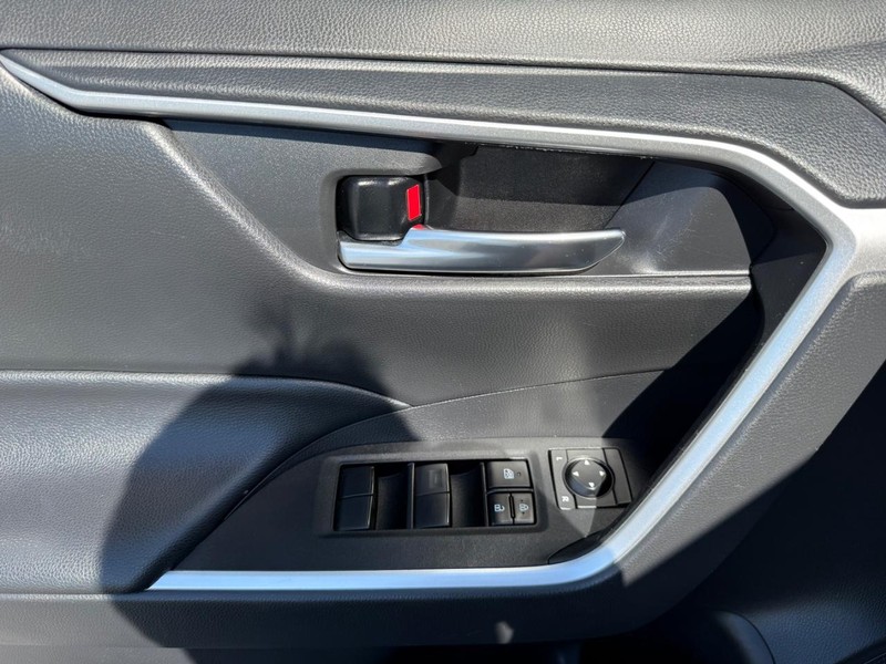 Toyota RAV4 Vehicle Image 23