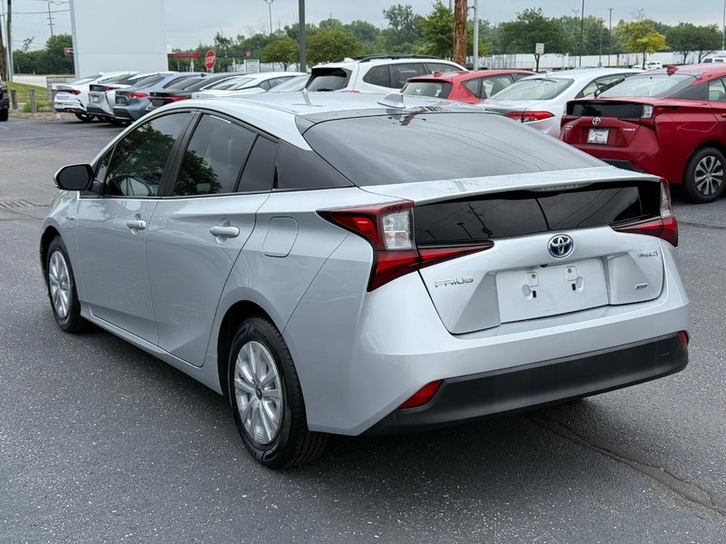 Toyota Prius Vehicle Image 05