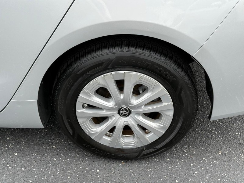 Toyota Prius Vehicle Image 06
