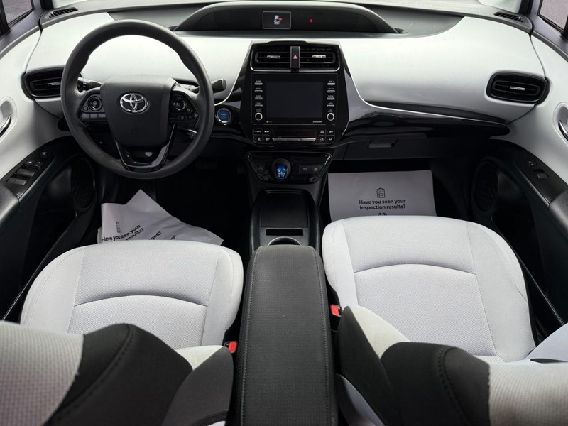 Toyota Prius Vehicle Image 11