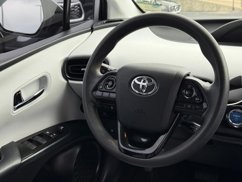 Toyota Prius Vehicle Image 12