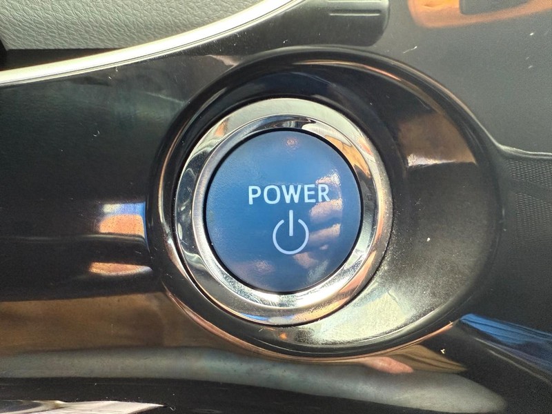 Toyota Prius Vehicle Image 15