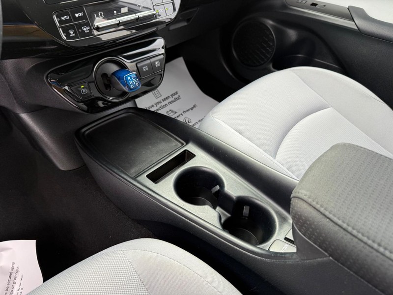 Toyota Prius Vehicle Image 18