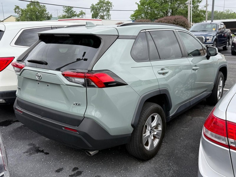 Toyota RAV4 Vehicle Image 04
