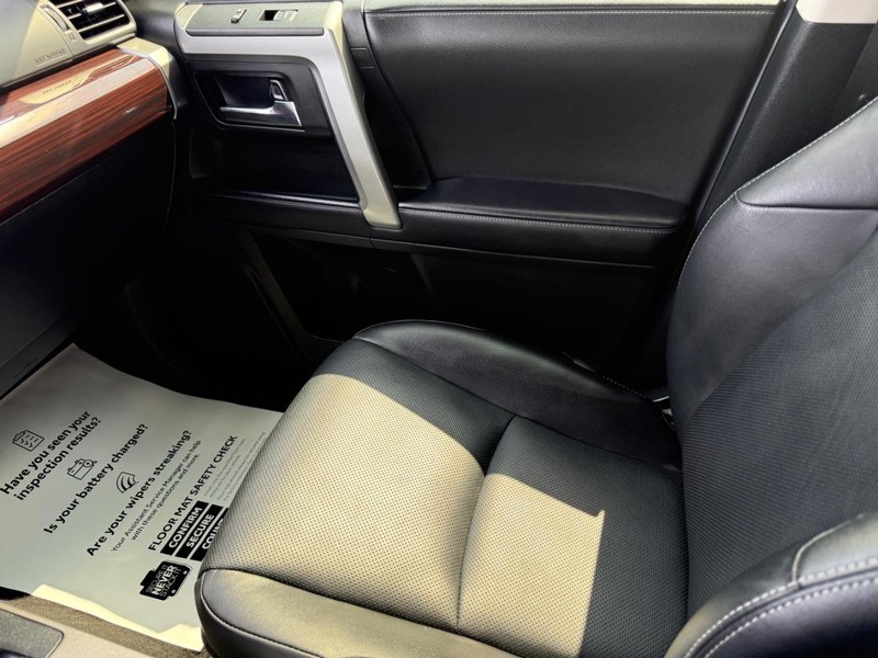 Toyota 4Runner Vehicle Image 23
