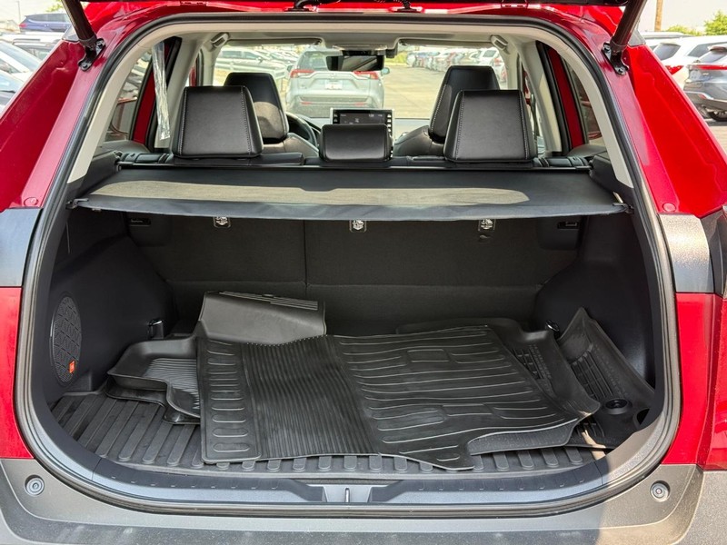 Toyota RAV4 Hybrid Vehicle Image 06