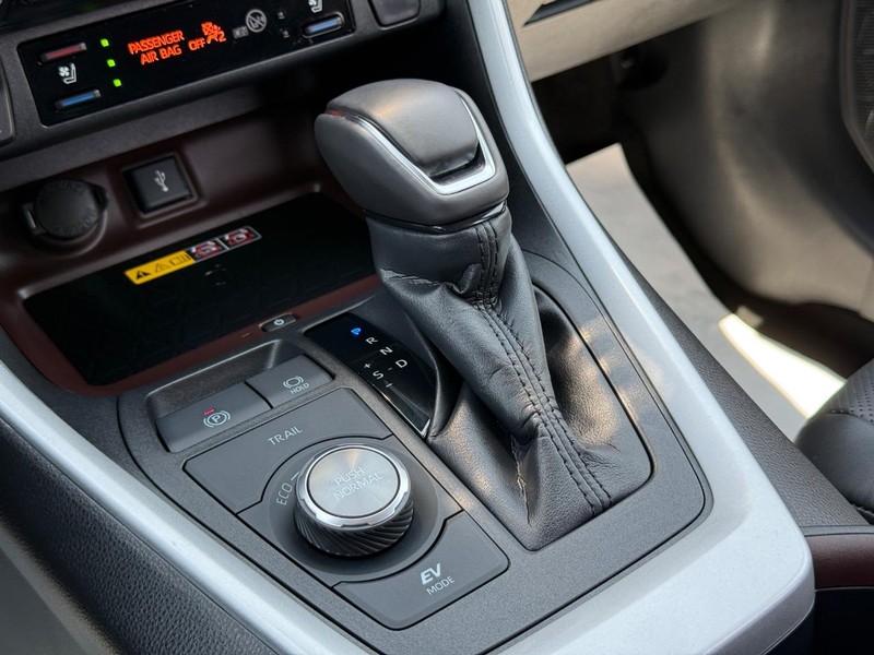 Toyota RAV4 Hybrid Vehicle Image 20