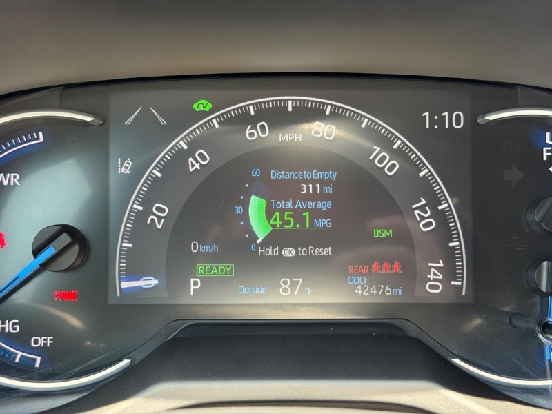 Toyota RAV4 Hybrid Vehicle Image 23