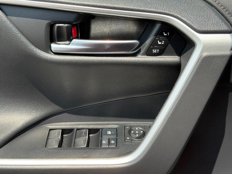Toyota RAV4 Hybrid Vehicle Image 25