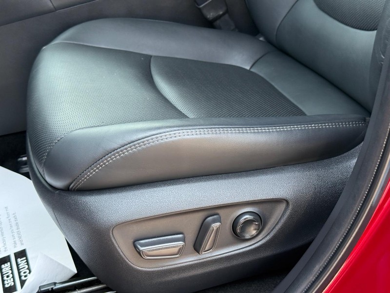 Toyota RAV4 Hybrid Vehicle Image 26