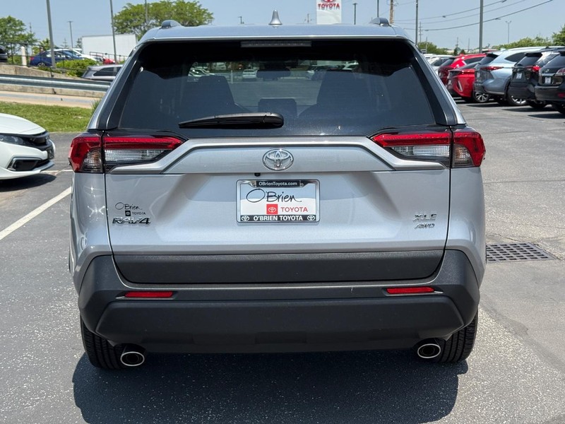 Toyota RAV4 Vehicle Image 04
