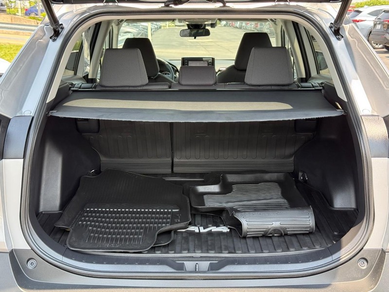 Toyota RAV4 Vehicle Image 06