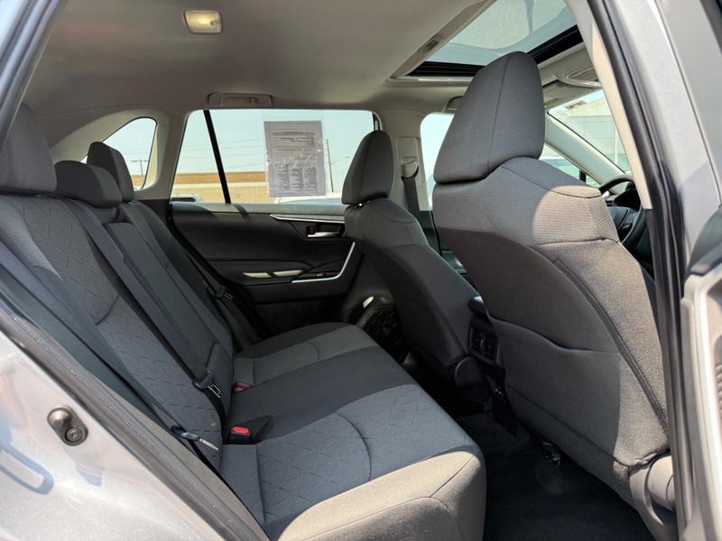 Toyota RAV4 Vehicle Image 10
