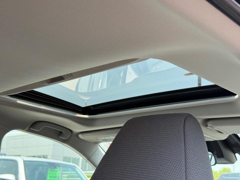 Toyota RAV4 Vehicle Image 11
