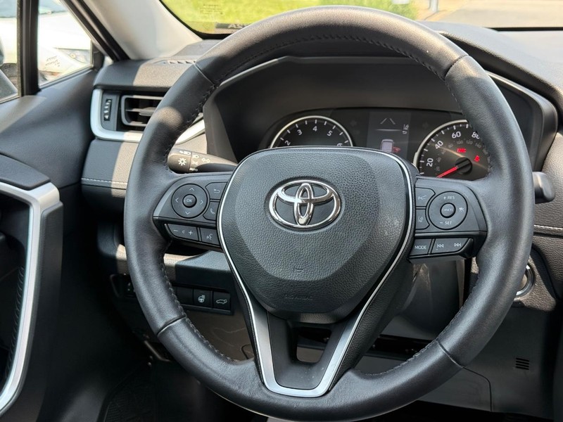 Toyota RAV4 Vehicle Image 13