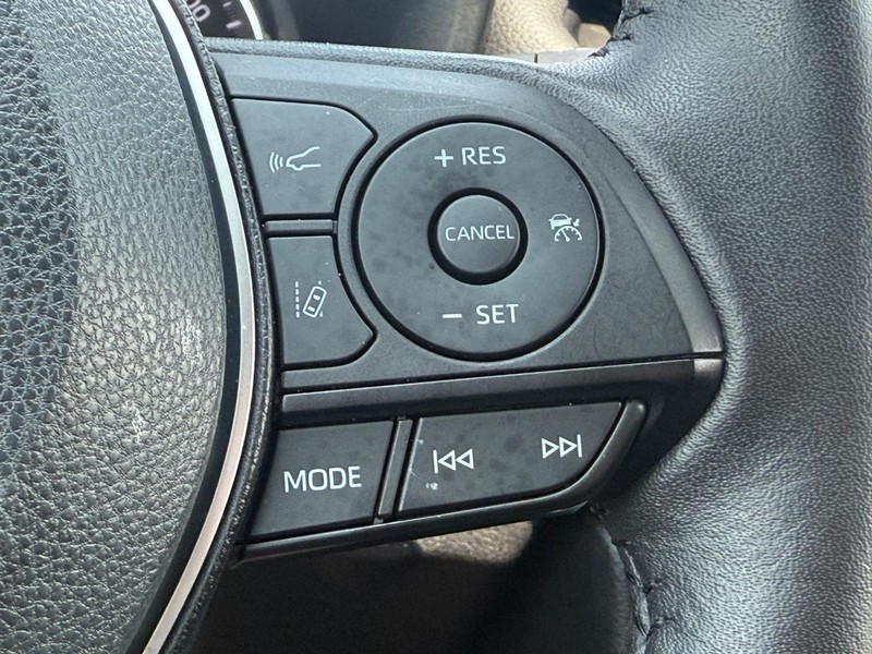 Toyota RAV4 Vehicle Image 15