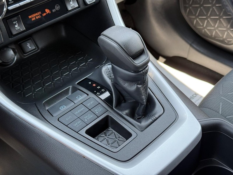 Toyota RAV4 Vehicle Image 20