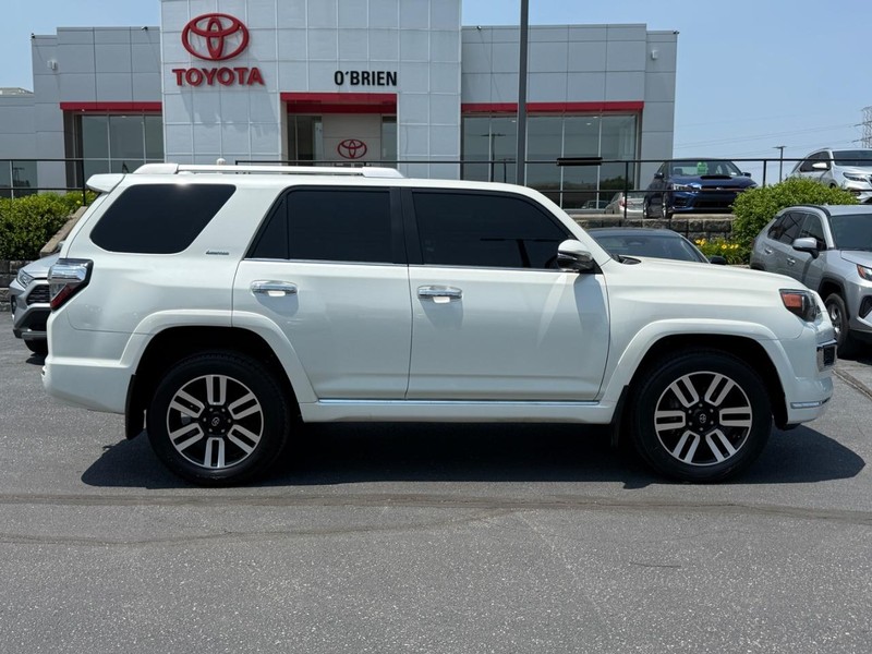 Toyota 4Runner Vehicle Image 02