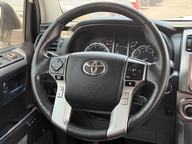 Toyota 4Runner Vehicle Image 13