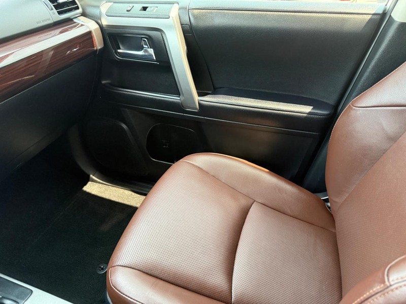 Toyota 4Runner Vehicle Image 23