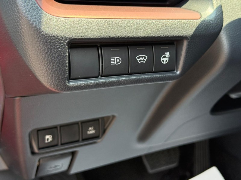 Toyota Prius Plug-In Hybrid Vehicle Image 16