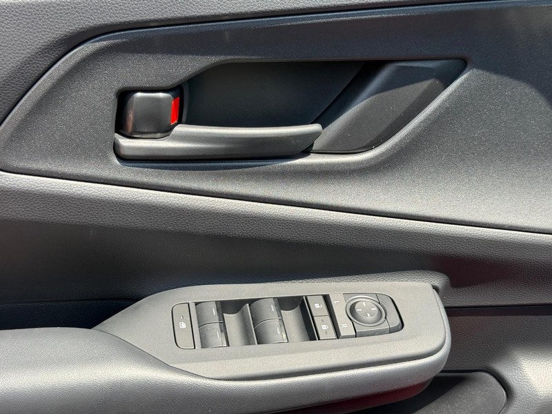 Toyota Prius Plug-In Hybrid Vehicle Image 17
